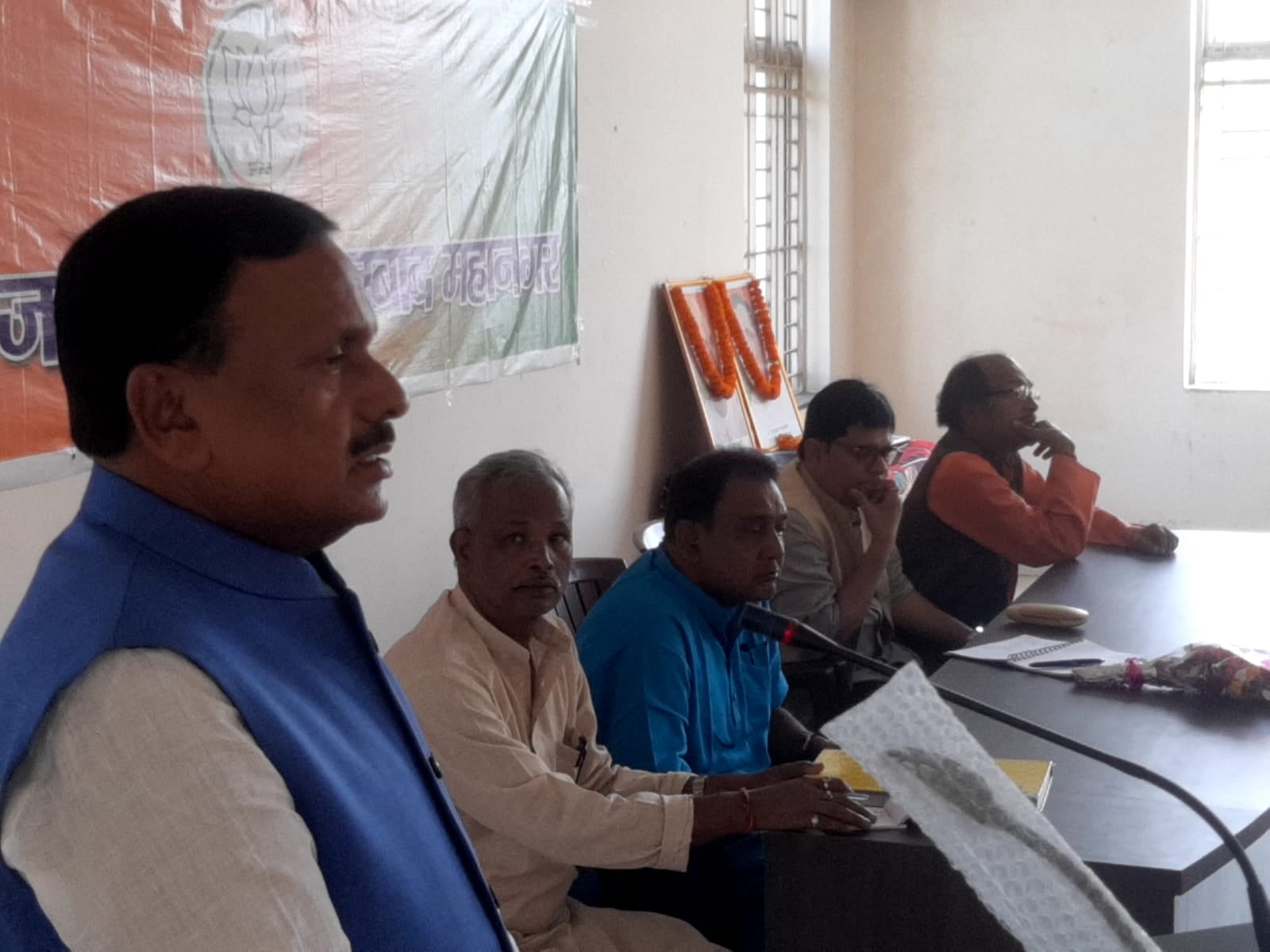 धनबाद पहुंचे डॉ दिनेशानंद, कहा -भ्रष्टाचार के खिलाफ घेरे प्रखंड और मुख्यालय को