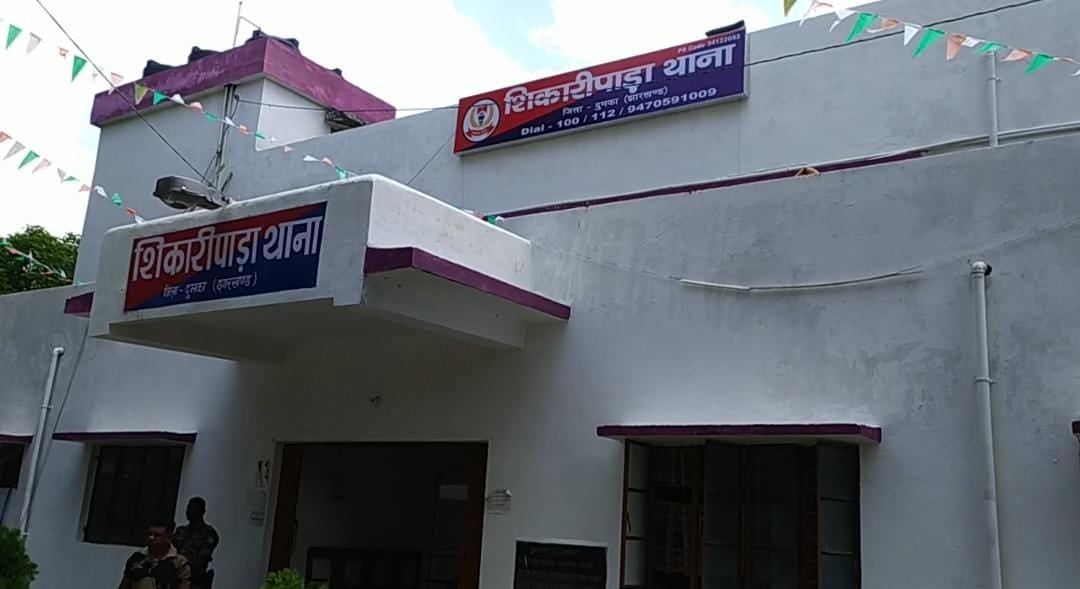 दुमका : वन विभाग के कर्मियों पर किया हमला और लकड़ी लदा चाइना ट्रॉली लिए भाग निकले अपराधी, मामला दर्ज