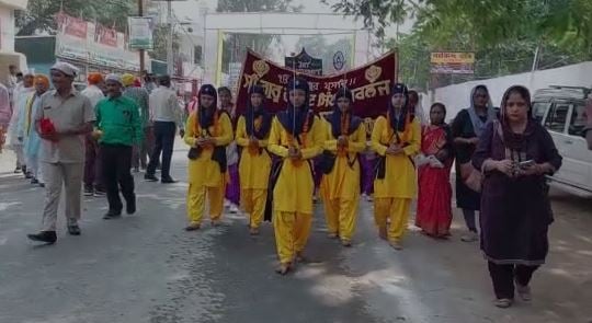 बिहार : राजगीर में गुरु नानक देव जी के 554वां प्रकाश पर्व में निकली भव्य नगर कीर्तन शोभा यात्रा