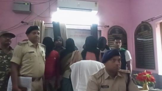 बिहार : जमुई में बालू माफियाओं द्वारा पुलिस पर हमला, कई पुलिसकर्मी घायल, चार बालू तस्कर गिरफ्तार