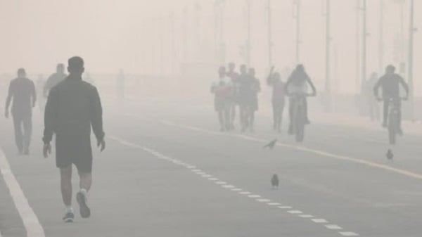Delhi Air Pollution: दिल्ली में हवा हुई जानलेवा ! स्थिति आगे और खराब होने की आशंका, जानिए