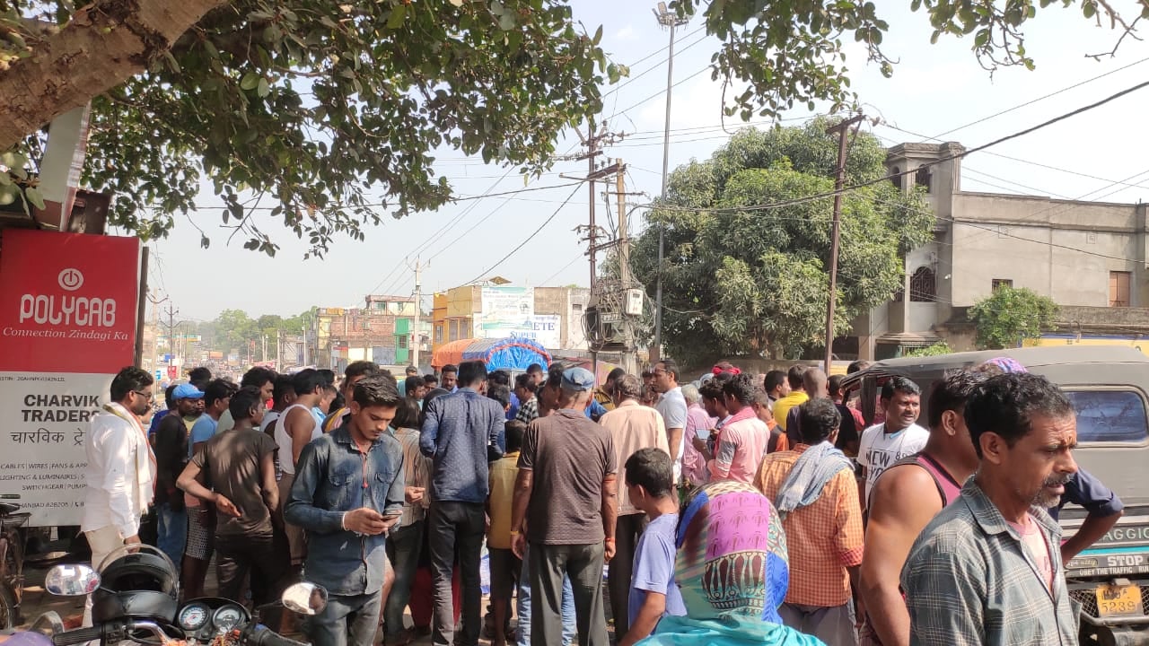 धनबाद: तेल लोडेड ट्रक ने बाइक को मारी टक्कर, एक की मौत, एक घायल