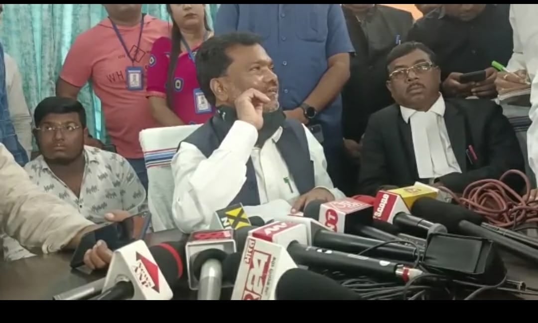 कांग्रेस विधायकों के ठिकानों पर इनकम टैक्स रेड को ले शिक्षा मंत्री ने धनबाद में क्या कहा, आप भी जानिए