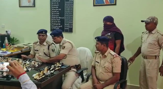 मध्यप्रदेश से घड़ी चोरी कर बिहार में बेचता था शटर कटवा गिरोह, लाखों की घड़ी के साथ एक गिरफ्तार