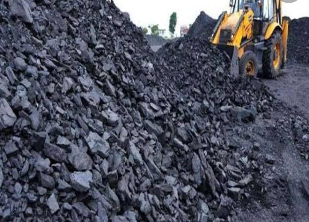 BREAKING : कतरास में फिर कोयला चोरों के बीच हुई फायरिंग, फूटे बम, दो लोग घायल