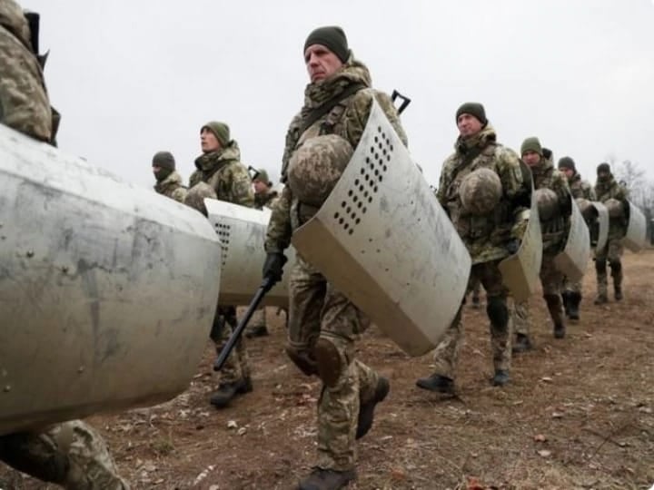 यूक्रेन ने विश्व बिरादरी से लगाई गुहार, कहा रूस तेज कर सकता है हमला, राजधानी को खाली करने का निर्देश