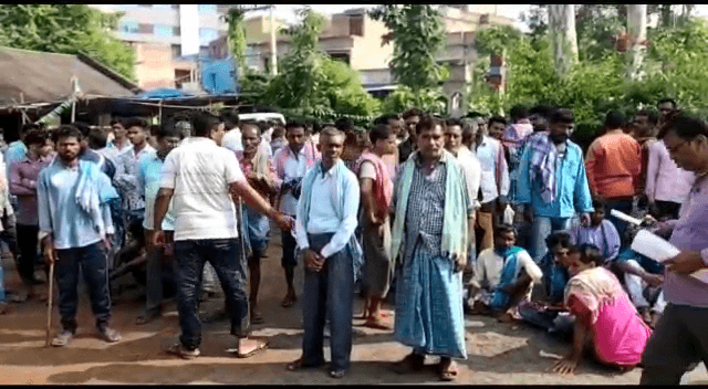 धर्म के नाम पर रोटी सेंकने वालों के मंसूबे फेल, यहां बिगड़ने से पहले ही संभल गई बात