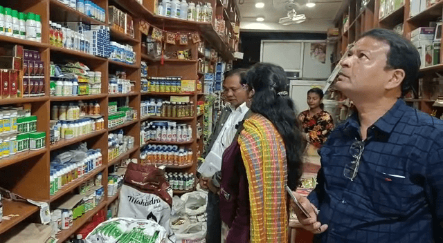 एसडीओ की कार्रवाई, नकली बीज और खाद बेचने वाले दुकानों पर छापा, सैंपल जब्त