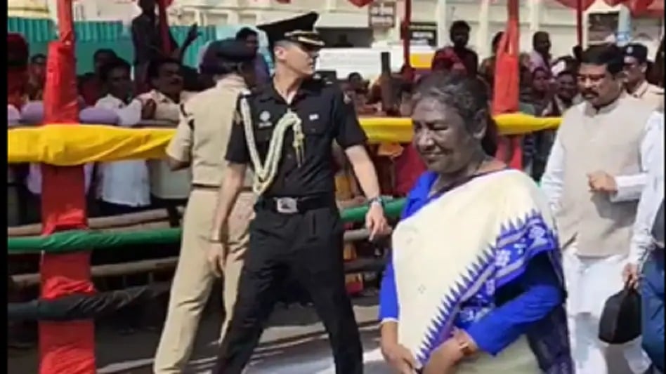 दो किलोमीटर पैदल चलकर राष्ट्रपति ने जगन्नाथ मंदिर में की पूजा, झारखंड दौरे पर भी आएंगी राष्ट्रपति
