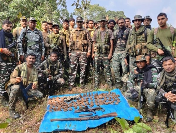 लातेहार : सुरक्षाबलों को बड़ी कामयाबी, नक्सलियों द्वारा छिपाकर रखा भारी मात्रा में विस्फोटक बरामद