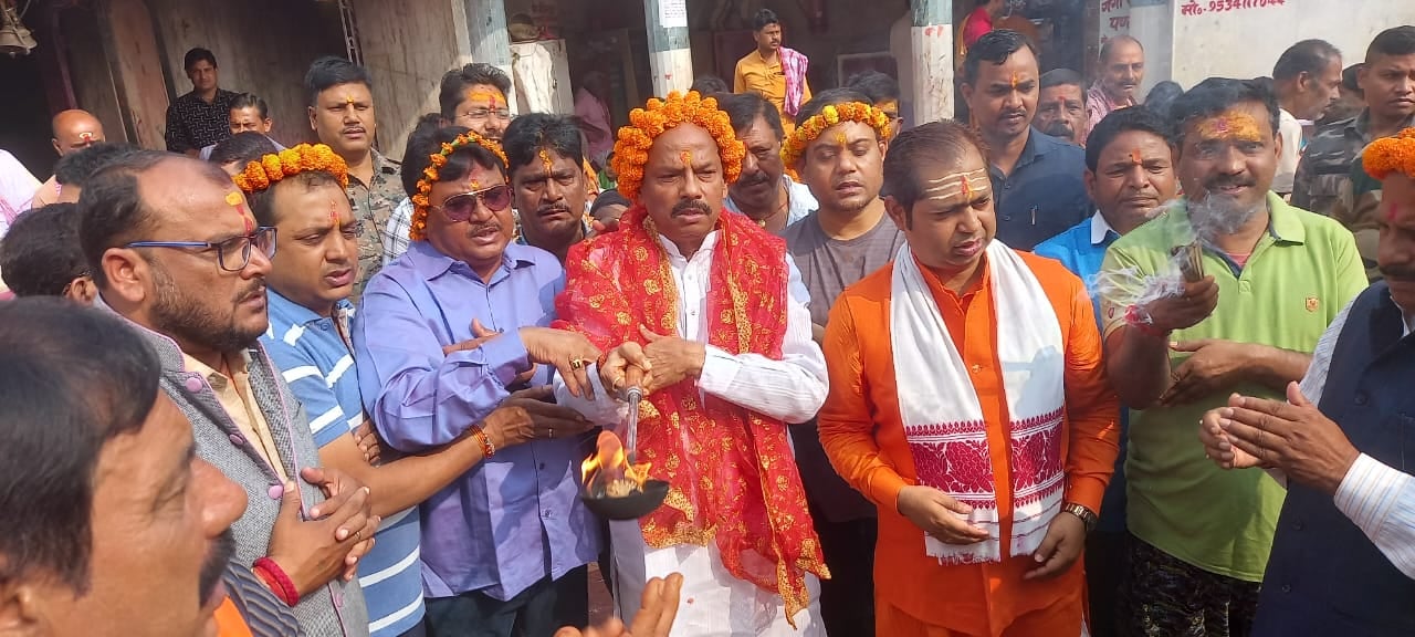 बाबा बासुकीनाथ धाम पहुंचे झारखंड के पूर्व मुख्यमंत्री रघुवर दास, राज्य में छाई असुरी शक्तियों के नाश की महादेव से की कामना