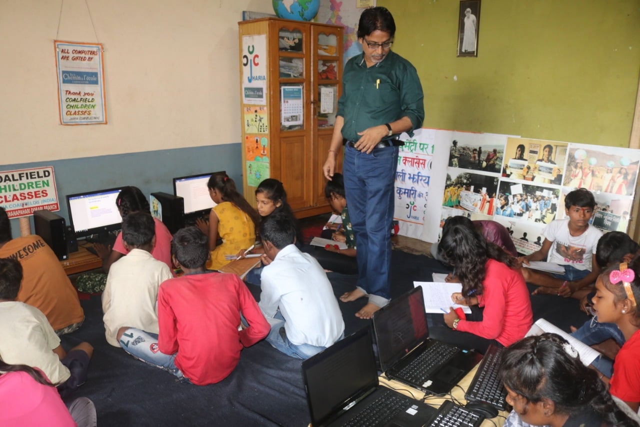 बाल दिवस स्पेशल: गरीब कोयला चुनने वाले बच्चों के लिए ये है खास स्कूल, जहां ‘गरीबी भाग्य नहीं है, हम इसे बदल सकते हैं’ की दी जाती है शिक्षा