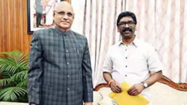 स्थापना दिवस पर मोरहाबादी स्थित कार्यक्रम में नहीं पहुंचे राज्यपाल, CM ने बतौर मुख्य अतिथि दिया था आमंत्रण