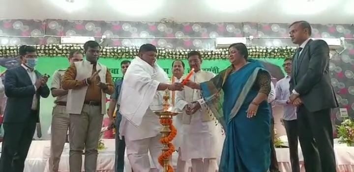 देवघर में भी भगवान बिरसा मुंडा जयंती की दिखी धूम, मौके पर मंत्री बादल पत्रलेख ने कई नई योजनाओं का किया उद्घाटन