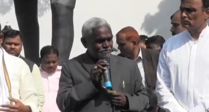 जमशेदपुर: भगवान बिरसा मुंडा जयंती के मौके पर मंत्री ने बिरसा की आदमकद प्रतिमा का किया आवरण, कहा लोगों के लिए धरोहर है ये प्रतिमा