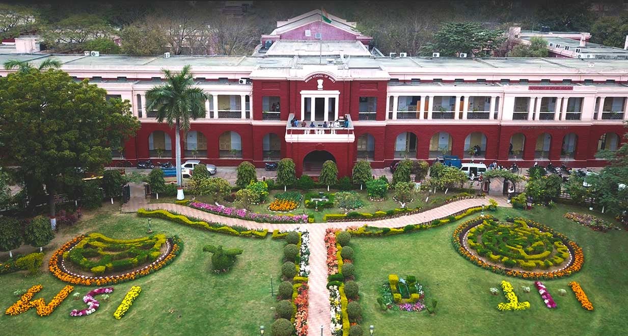 धनबाद के IIT-ISM के छात्र-छात्राओं को परीक्षा में अब नहीं मिलेगा बाथरूम ब्रेक, जानिए क्या है पूरा मामला