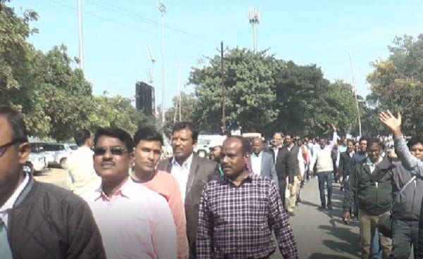 झारखंड : मौजूदा सियासी संकट के बीच  अब सूबे के शिक्षकों ने शुरू किया आंदोलन , जानिए वजह