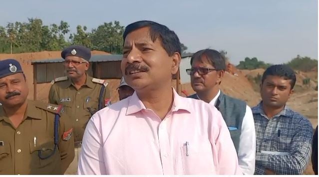 आसनसोल रेल डिवीजन के डीआरएम पहुंचे दुमका रेलवे स्टेशन, कोयला डंपिंग यार्ड पर कही बड़ी बात