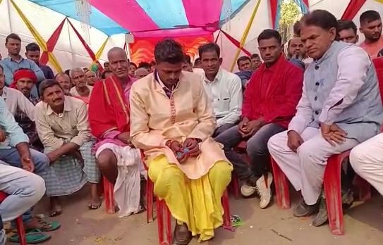 मोतिहारी : बारात लेकर आये दूल्हे ने दुल्हन की मेडिकल जांच की कर दी मांग, लड़की के परिजनों ने बारातियों समेत दूल्हा को बनाया बंधक