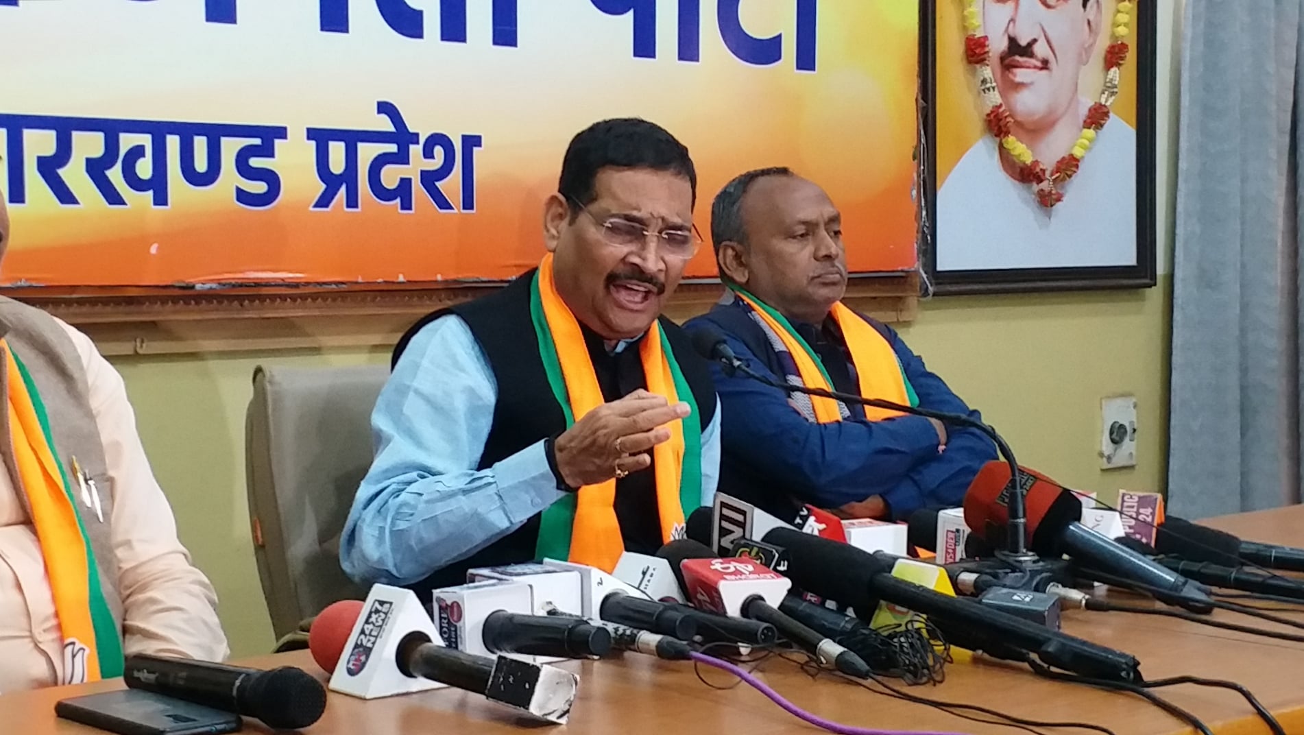 ED की पूछताछ के बाद CM ऐसे जनता के बीच चिल्ला रहे हैं जैसे आजादी की लड़ाई लड़ कर आए हों: दीपक प्रकाश