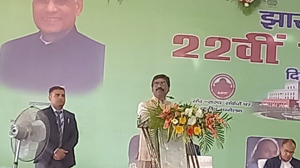 झारखंड विधानसभा स्थापना दिवस : CM हेमंत सोरेन ने कहा कि विधानसभा में दोनों पक्ष और विपक्ष की भूमिका अहम, जानिए