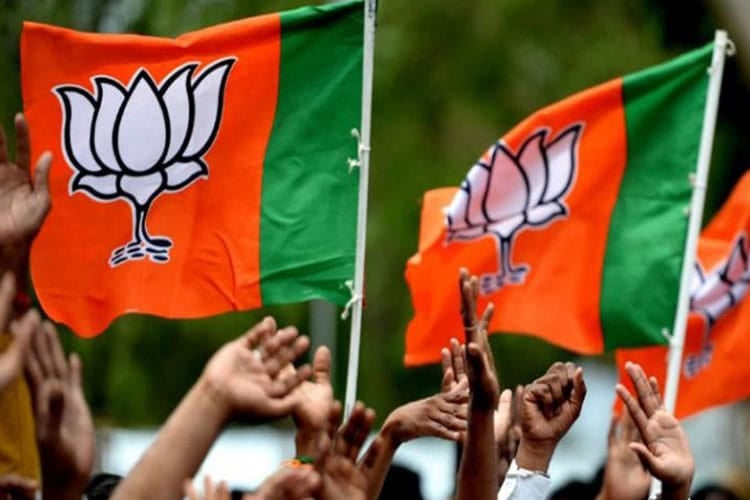 गुजरात विधानसभा चुनाव में झारखंड के भी नेता बहा रहे पसीना, जानिए