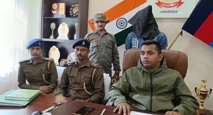 प्रेमिका की हत्या का आरोपी गिरफ्तार, युवक के पास से मृतका का शैक्षणिक प्रमाण पत्र बरामद