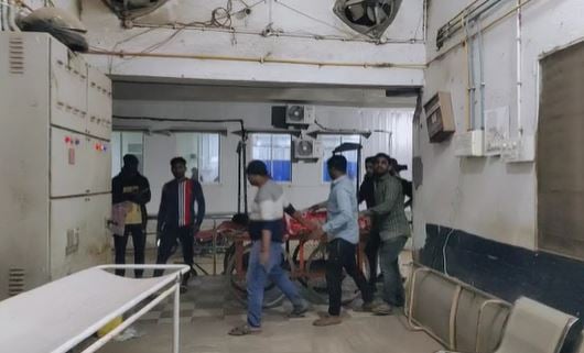 वाह रे स्वास्थ्य व्यवस्था, मरीज अस्पताल भी नहीं पहुंचा और डॉक्टर ने कर दिया रेफर, जानिए कहां का है मामला