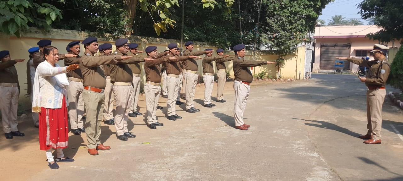 संविधान दिवस आज, दुमका में आयोजित किये गए कई कार्यक्रम, भारतीय संविधान को अक्षुण्ण बनाए रखने की ली गयी शपथ