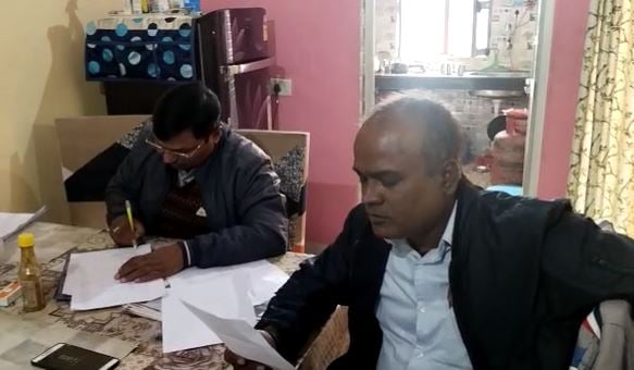 बक्सर : कृषि पदाधिकारी मनोज कुमार के दो ठिकानों पर निगरानी की छापेमारी, कैश और कई अहम दस्तावेज बरामद