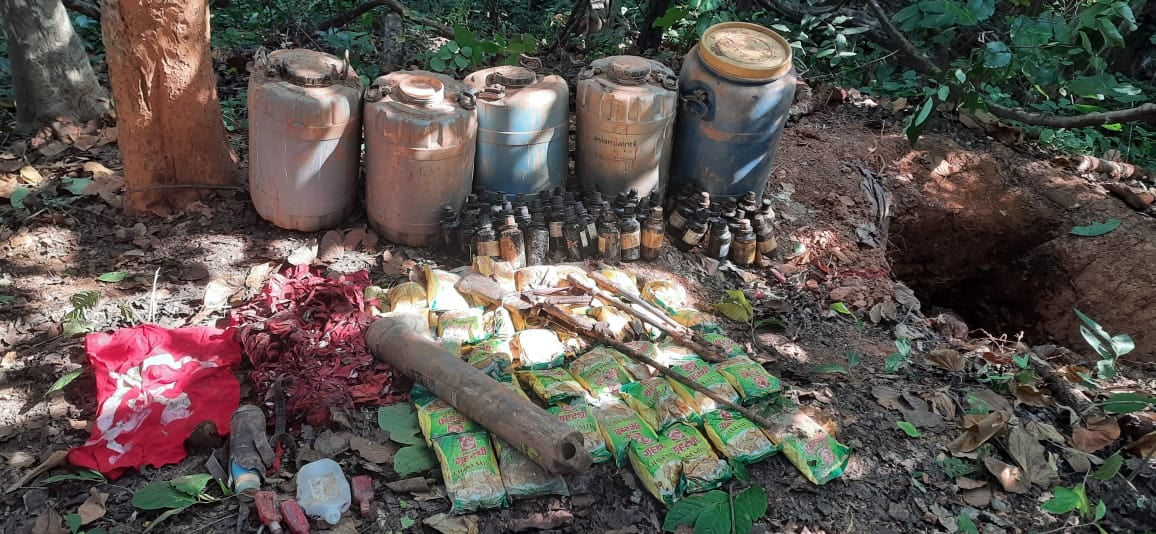 पुलिस की बड़ी कार्रवाई, बड़ी घटना को अंजाम देने की नक्सलियों की साजिश हुई नाकाम, भारी मात्रा में विस्फोटक सामाग्री जब्त