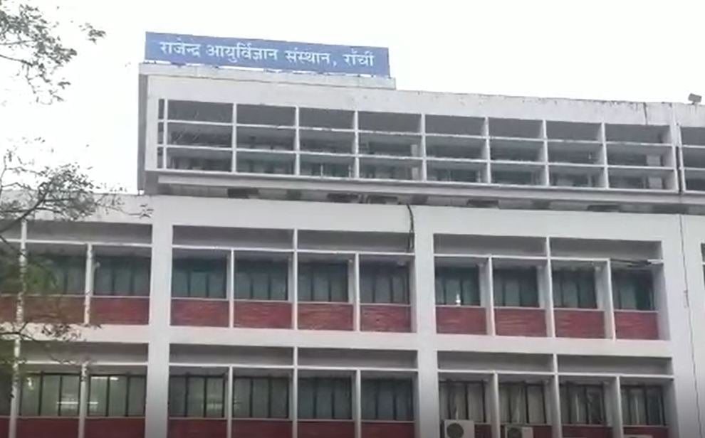 बीमार रिम्स अस्पताल ने ली फिर एक बच्चे की जान, सत्ता पक्ष और विपक्ष एक दूसरे पर आरोप लगाने में जुटे