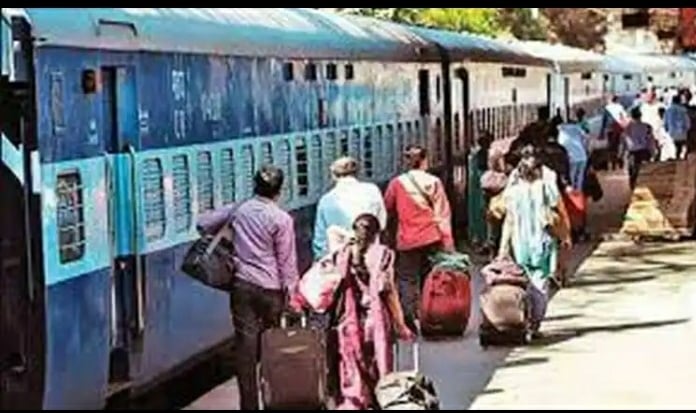 ट्रेन से फिसला कारोबारी और  हो गया 21 लाख 45 हजार रूपये  जब्त, जानिए क्या है माजरा