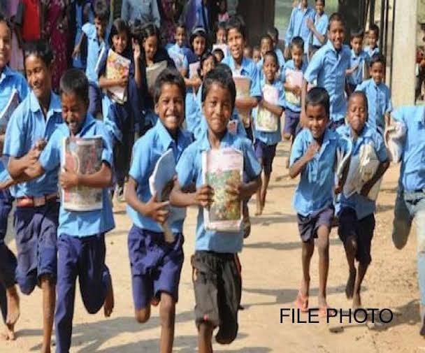 राज्य में ठंड की मार! फिर भी बिना स्वेटर और जूतों के स्कूल जाने को मजबूर बच्चे, सरकार ने नहीं भेजा 13 लाख बच्चों के खाते में पैसे