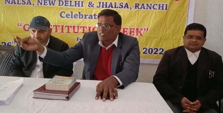 देश का संविधान जानना बेहद ज़रूरी है, किसने और क्यों कही ये बातें, जानिए