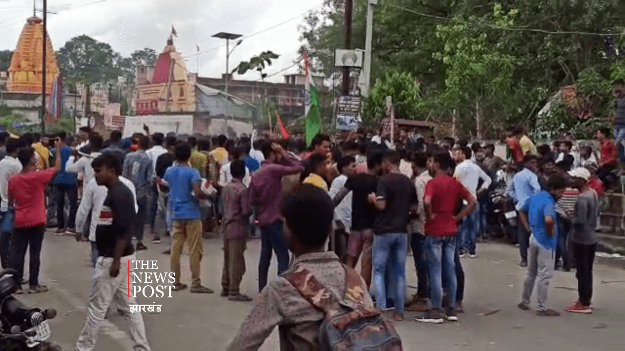 सड़क जाम कर बोले परिजन, हमारे लाल को दो शहीद का दर्जा