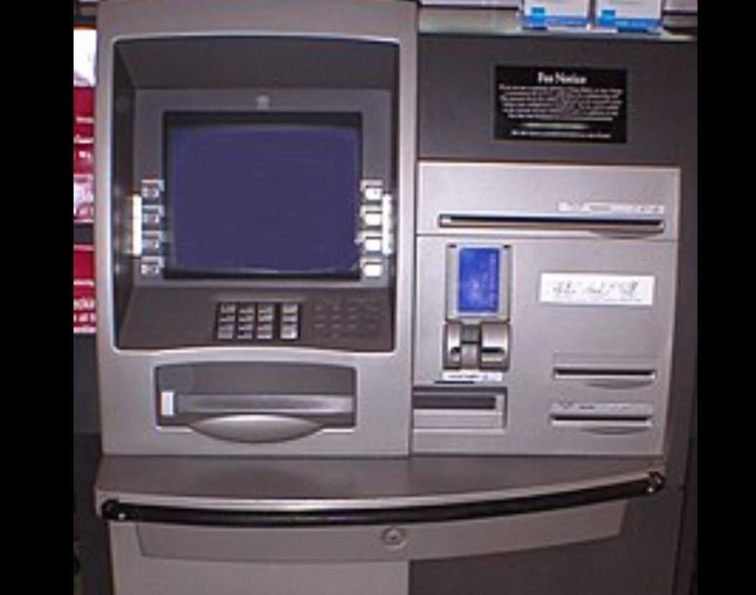 धनबाद में चोर उखाड़ ले गए कैश बॉक्स, जानिए ATM कर्मियों ने क्या दिया तर्क