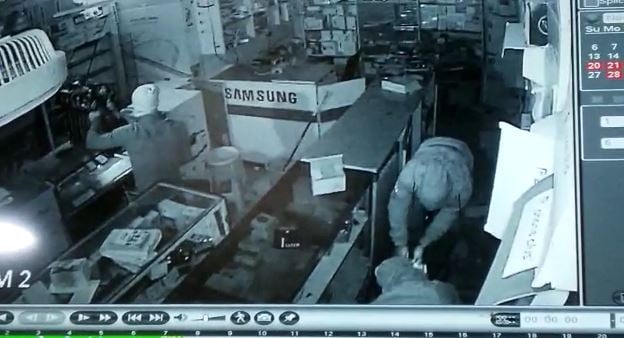 बेगूसराय: बिहार में अपराधियों के हौंसले बुलंद, थाने से 500 मीटर दूर चोरों ने घर से लूट लिए लाखों रुपए