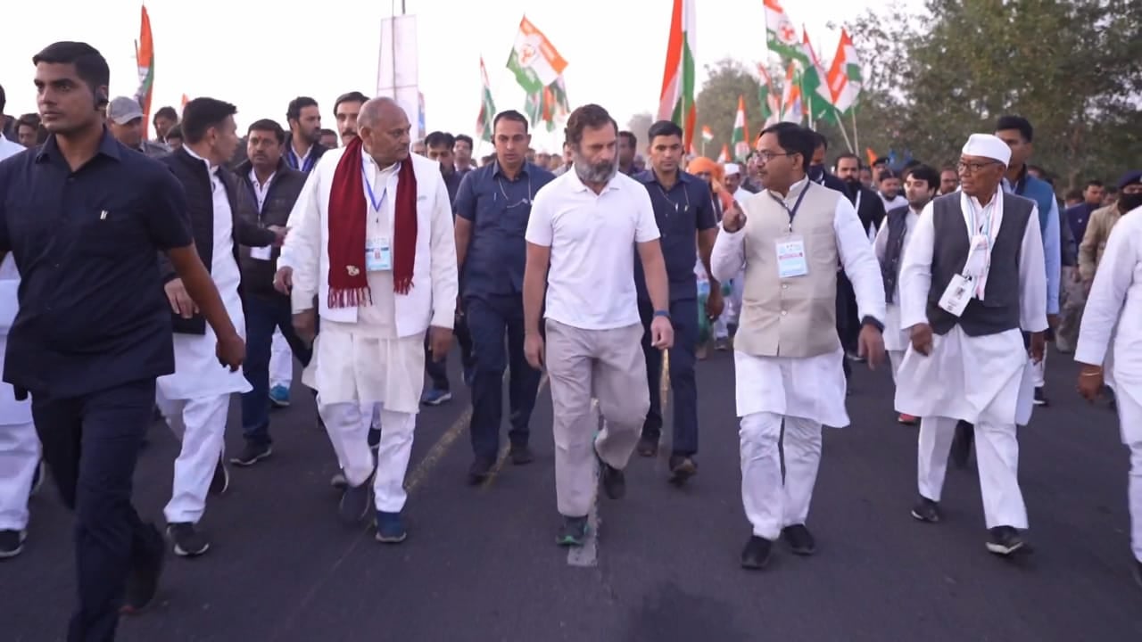 राहुल गांधी के साथ 'भारत जोड़ो यात्रा' में शामिल हुए कांग्रेस प्रदेश कार्यकारी अध्यक्ष शहजादा अनवर, कहा 2024 में देश में बनेगी  यूपीए की सरकार