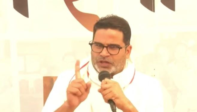इशारों ही इशारों में प्रशांत किशोर ने लालू यादव पर कसा तंज, कहा- “बिहार कभी आलू और बालू से आगे निकला ही नहीं, तीसरा नाम मैं लेना नहीं चाहता”