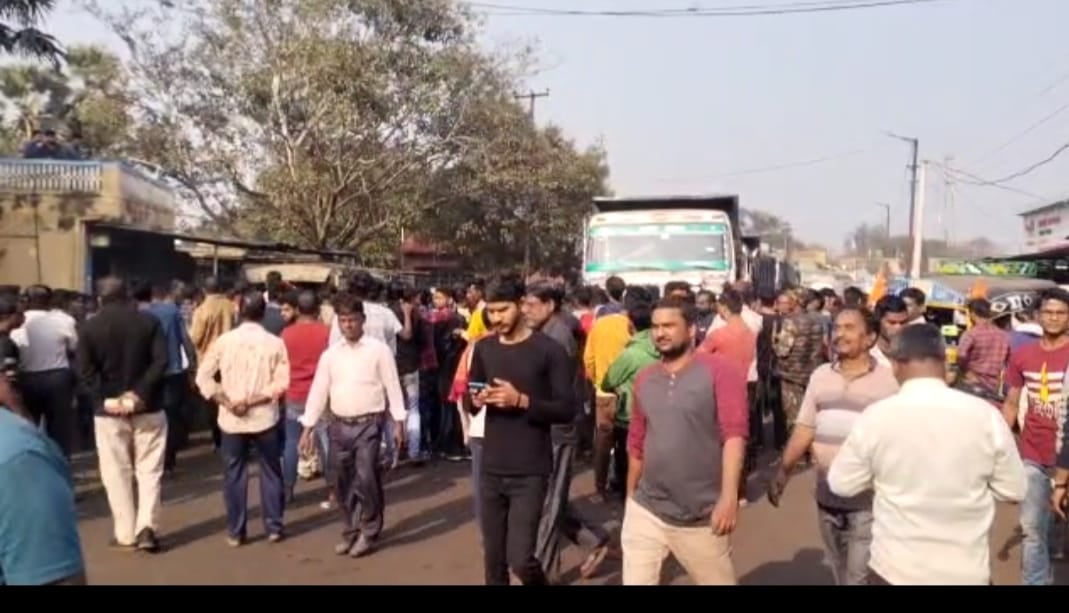 धनबाद-सिंदरी मुख्य मार्ग पर कार ने ऑटो को मारी टक्कर, जानिए फिर क्या हुआ