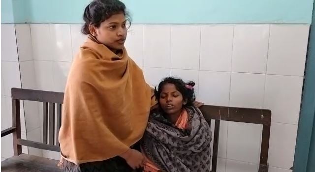 बिहार :  CM नीतीश के गृह जिला नालंदा में स्वास्थ्य व्यवस्था बेहाल, स्ट्रेचर नहीं होने के कारण गोद में ले जाना पड़ा मरीज