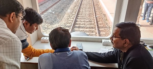 पूर्व रेलवे के जीएम ने किया जसीडीह-देवघर-दुमका स्टेशन का निरीक्षण, यात्री सुविधाओं और सुरक्षा पर दिया जोर