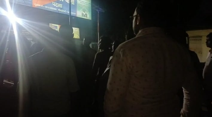 सोने के कारोबारी निकले चोर! पुलिस चौकी पर मचाया बवाल, जानिए कैसे, क्या है मामला