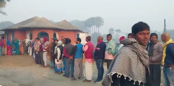 बिहार : कुढ़नी विधानसभा उपचुनाव में मतदाताओं में उत्साह,बूथों पर लगी लम्बी कतार, 13 उम्मीदवारों की किस्मत दांव पर