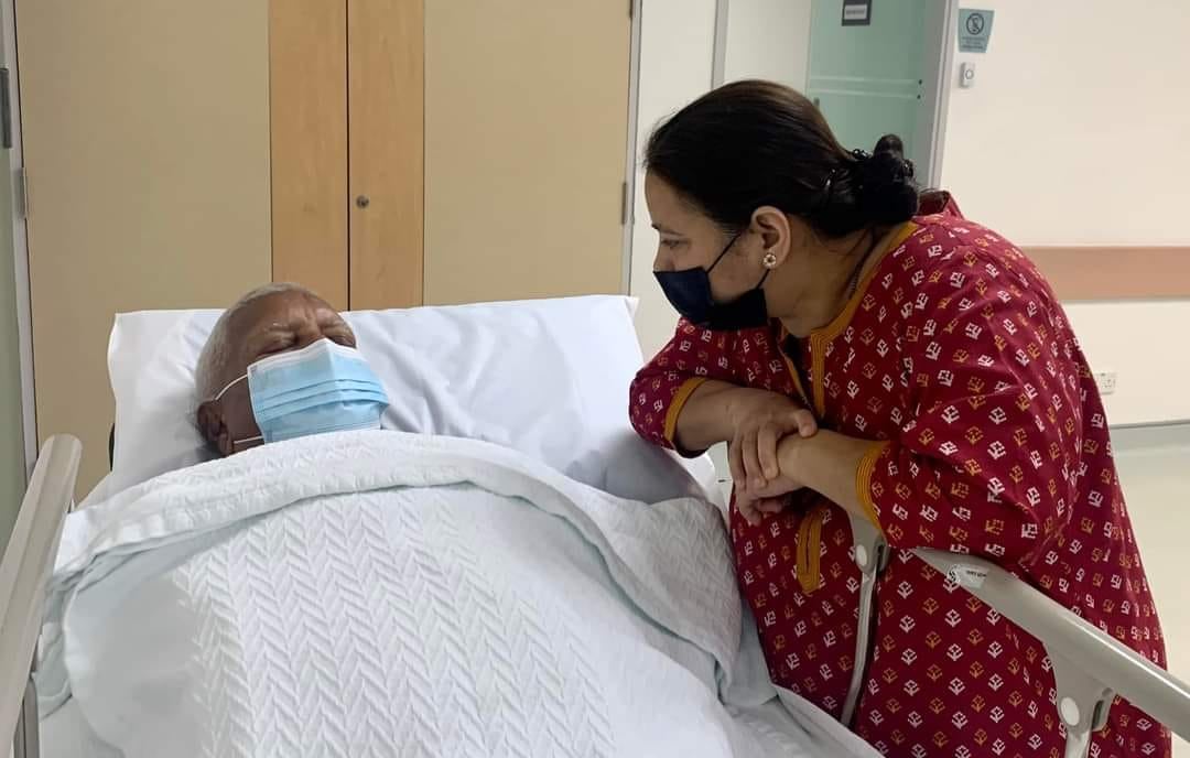 थोड़ी ही देर में लालू यादव का होगा किडनी ट्रांसप्लांट, अस्पताल में हुए भर्ती, पटना के पंच मंदिर में हवन और यज्ञ शुरू