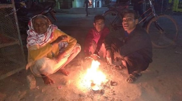 सड़कों पर सुनसान है जिंदगी, रास्तों पर पसरा है संनाटा, समझिये कैसे ठंड के दिनों में फुटपात पर सोती है मौत