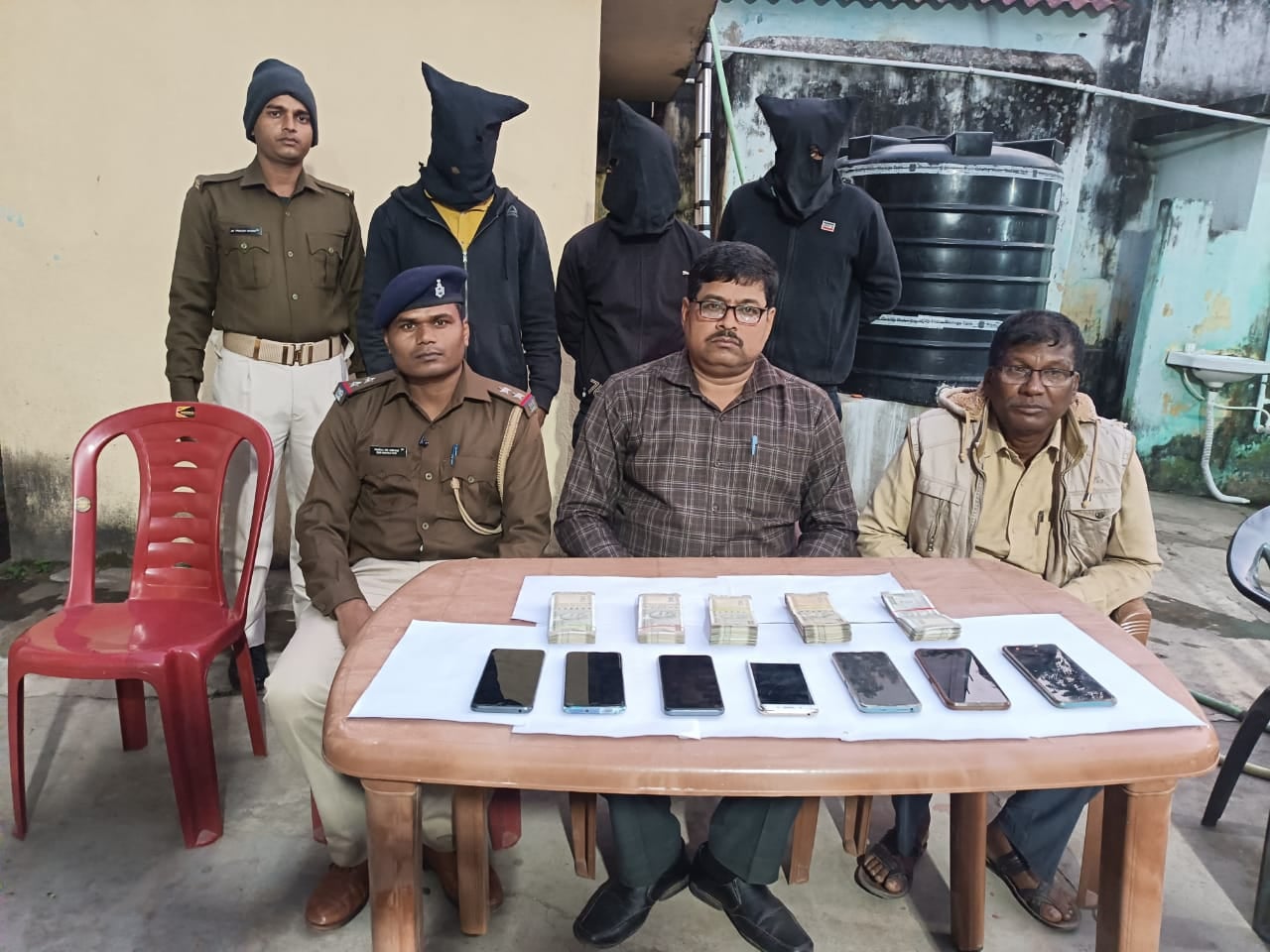 देवघर: बड़े पैमाने पर चल रहा था राशन कार्ड फर्जीवाड़ा का खेल, तीन सरकारी अनुबंध कर्मी गिरफ्तार