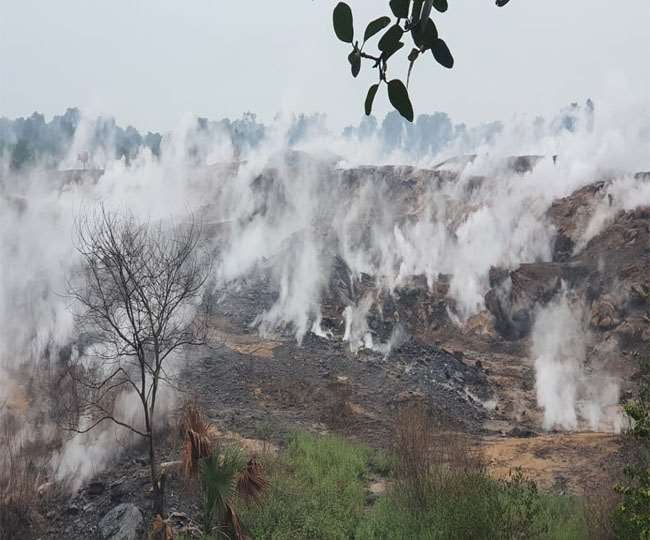 धनबाद: कतरास में बना बड़े आकार का गोफ, लोगो ने बताया कोयला चोरो की करतूत, जानिए कैसे बना गोफ