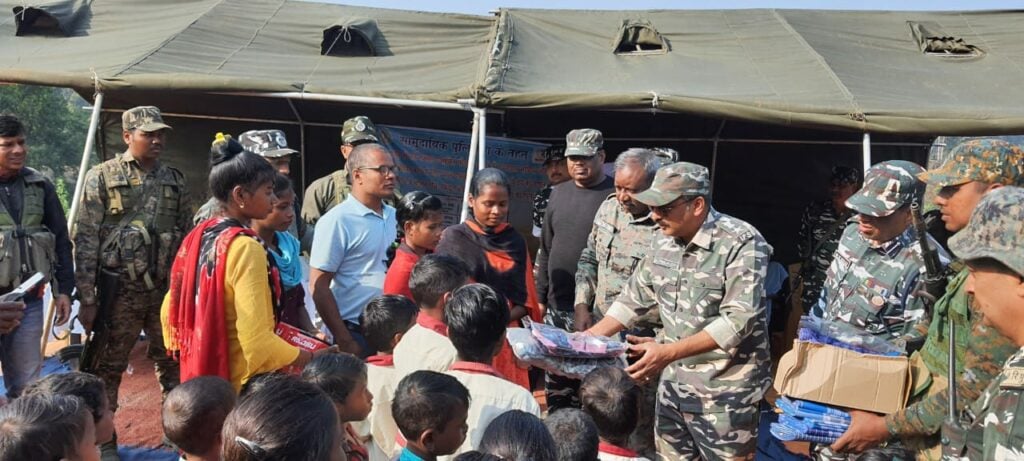 जानिए कैसे ग्रामीणों से आपसी तालमेल मजबूत करने में जुटी है पुलिस और बदलने लगी बूढा पहाड़ की फ़िज़ा